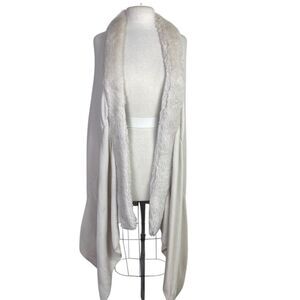 White House Black Market M/L wrap , shawl, cape, cream w/ faux fur collar